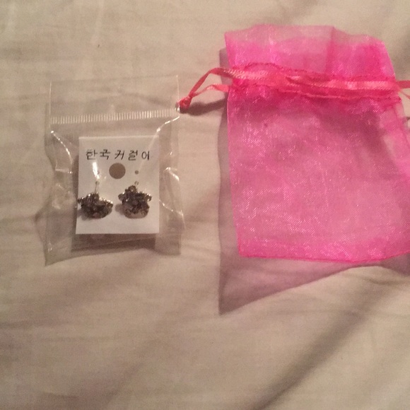 Beautiful studs - Picture 2 of 2